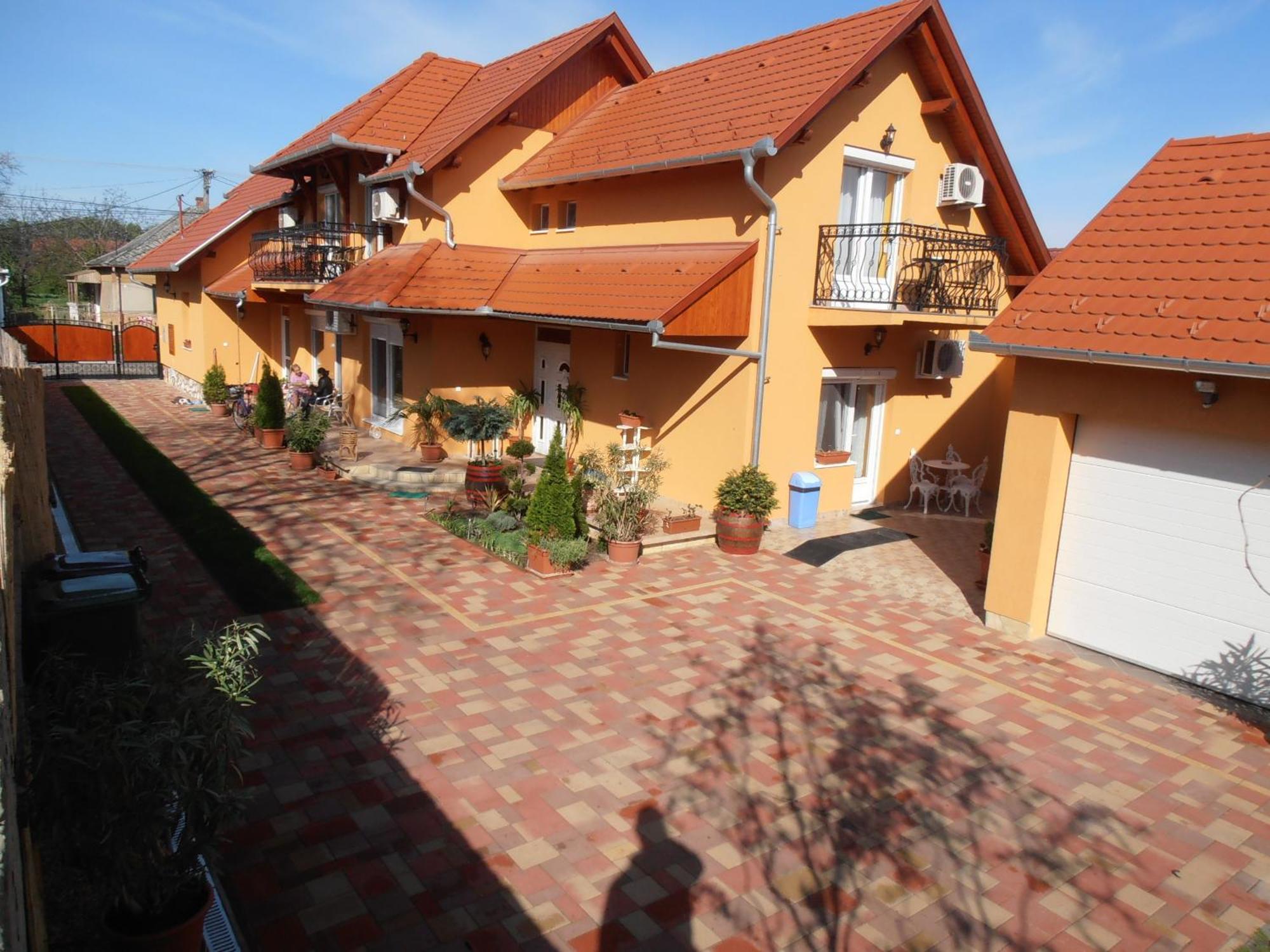Gal Apartmanhaz Харканы Экстерьер фото