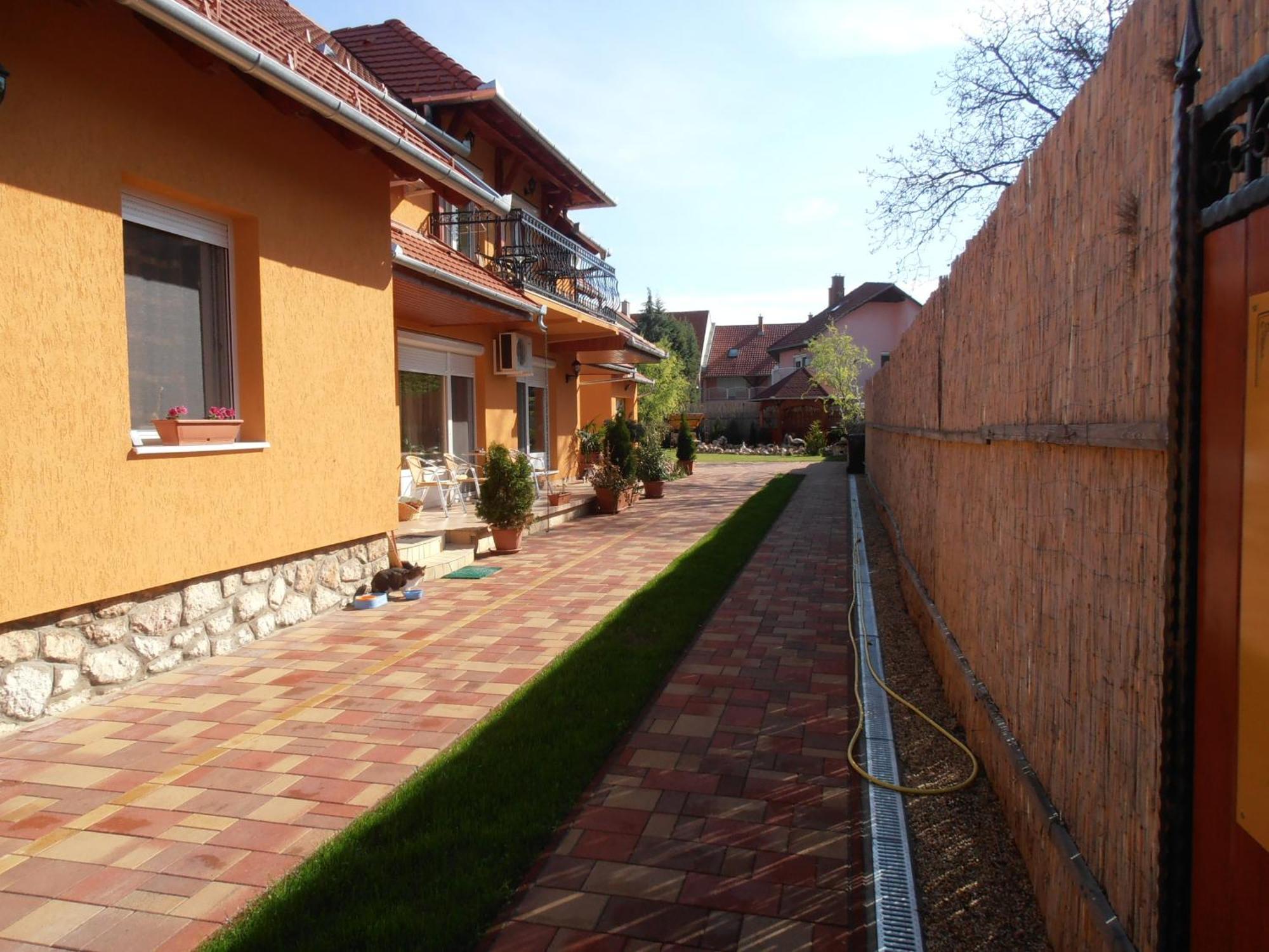 Gal Apartmanhaz Харканы Экстерьер фото
