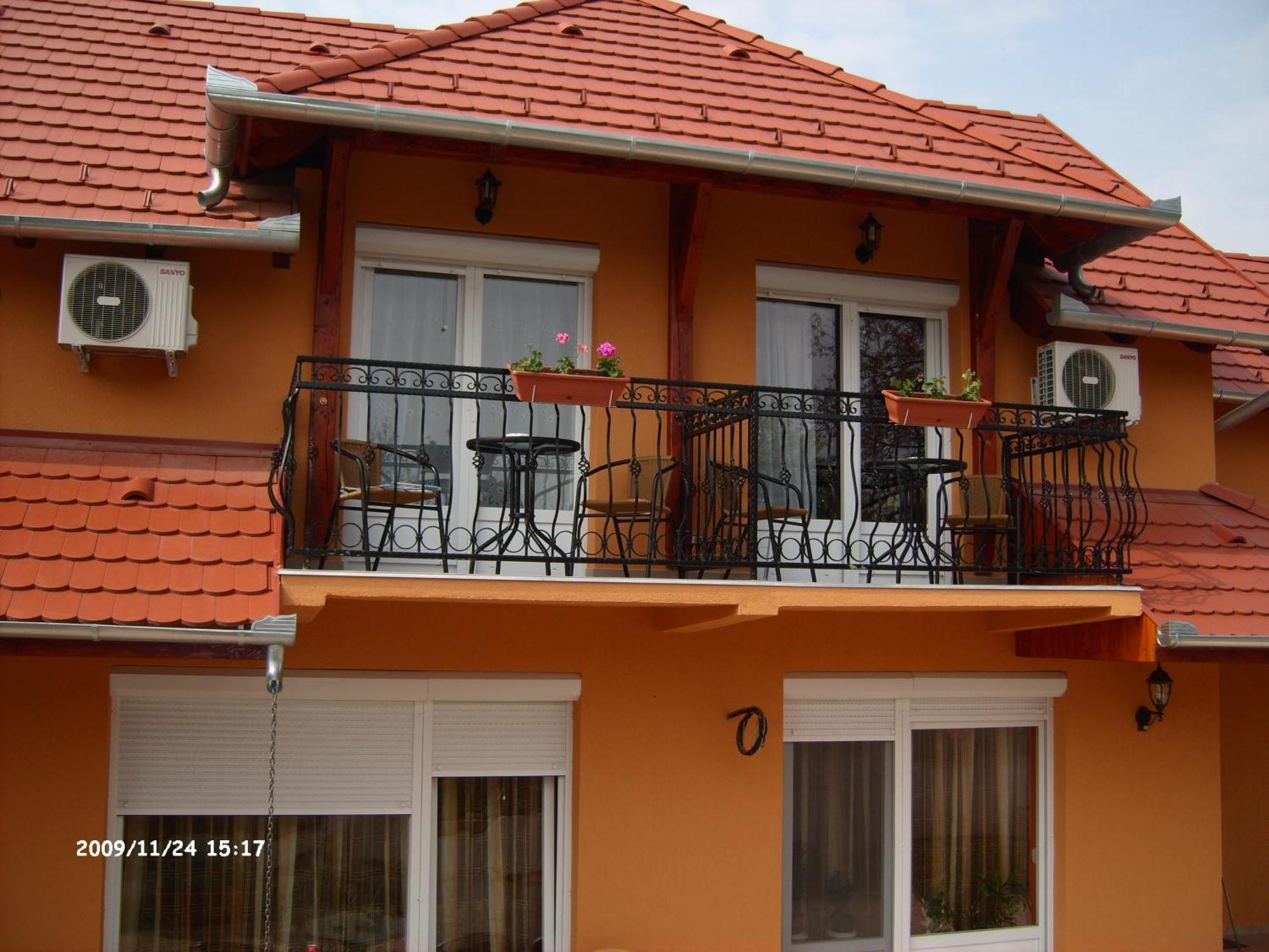 Gal Apartmanhaz Харканы Экстерьер фото